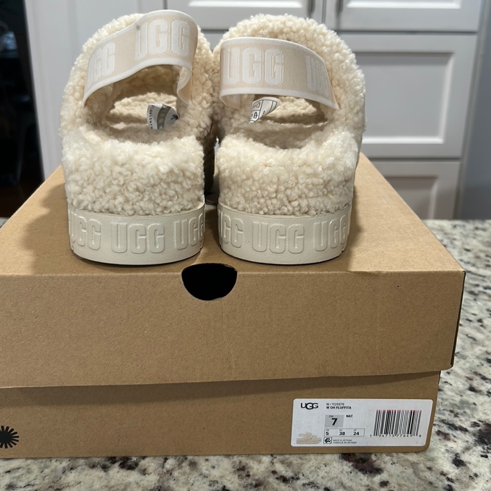 Ugg fluffita slippers